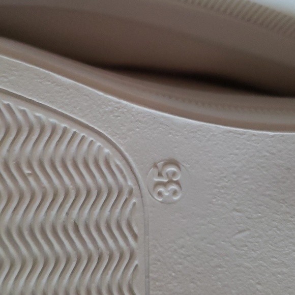 New never worn white shoes - Picture 5 of 6